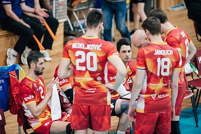 1F761603-CAD8-4EAA-B6C5-4399F516DE80